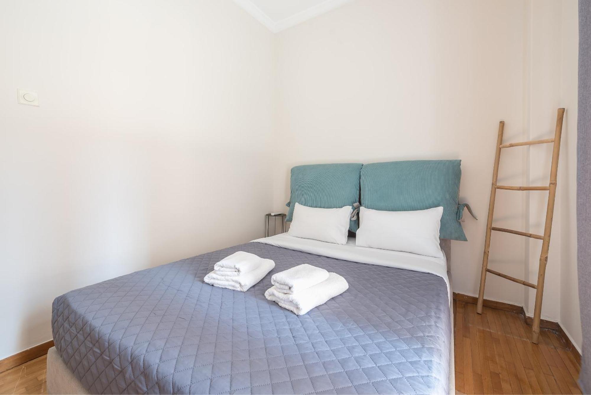 Appartamento Stylish 2 Bd Urban Retreat Near Panormou Metro Atene Esterno foto