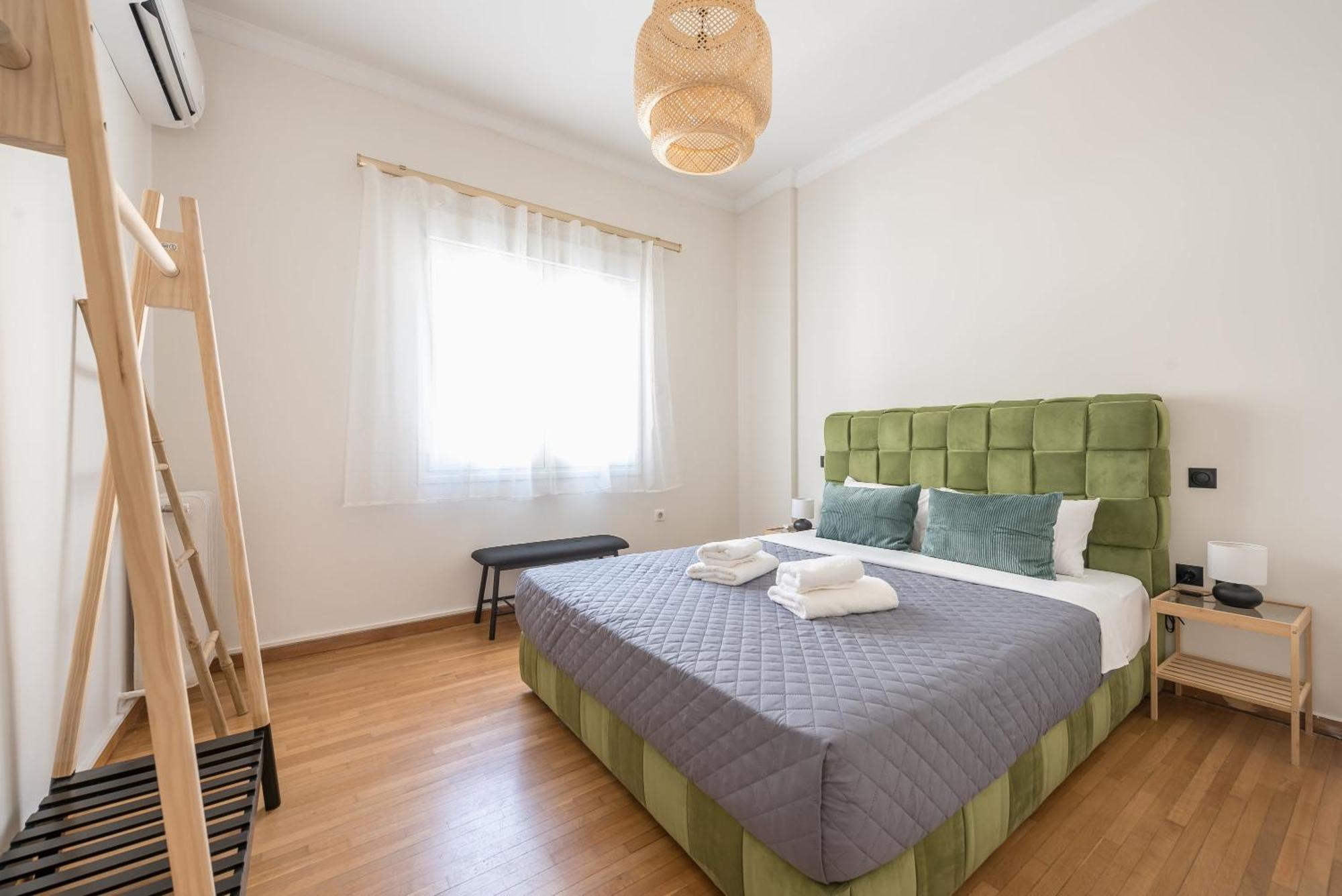 Appartamento Stylish 2 Bd Urban Retreat Near Panormou Metro Atene Esterno foto
